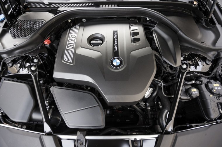 2018 BMW 530i Sedan 2.0-liter 4-cylinder turbocharged Engine - Picture ...